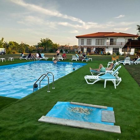 Pensiunea Paradiso Sarinasuf Zewnętrze zdjęcie